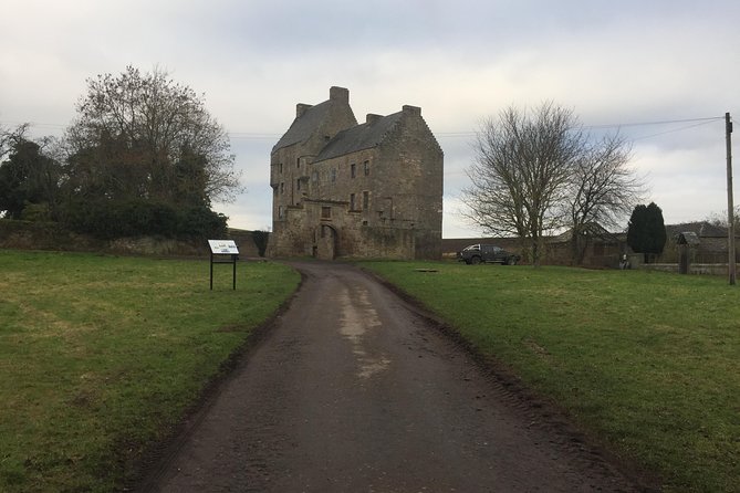Edinburgh: The Outlander, Palaces & Jacobites Tour - Culross: Cranesmuir, Claire’s herb garden, and a real village you can walk through