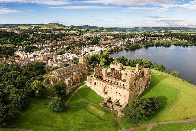 Edinburgh: The Outlander, Palaces & Jacobites Tour - Blackness Castle: the ship that never sailed and Fort William at the Forth