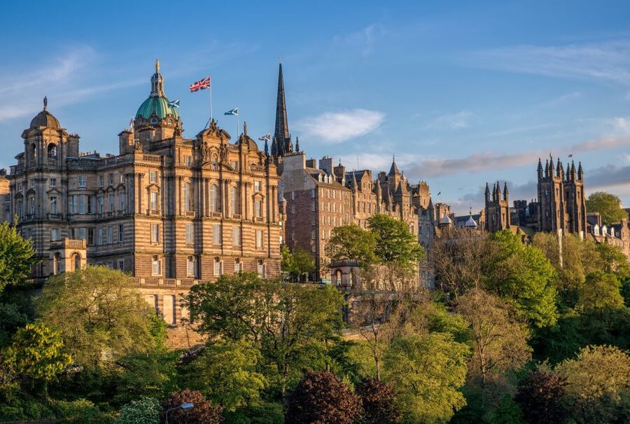 Edinburgh: The Royal City Tour from London - Hop-On Hop-Off Bus: Seeing Edinburgh Fast Without Guesswork