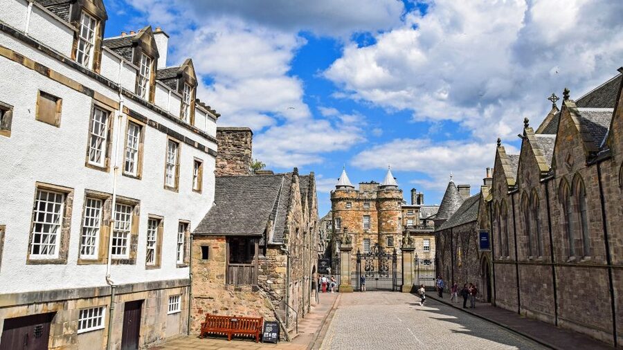 Edinburgh: The Royal City Tour from London - Edinburgh Castle Entry: Why This Ticket Matters on a One-Day Plan