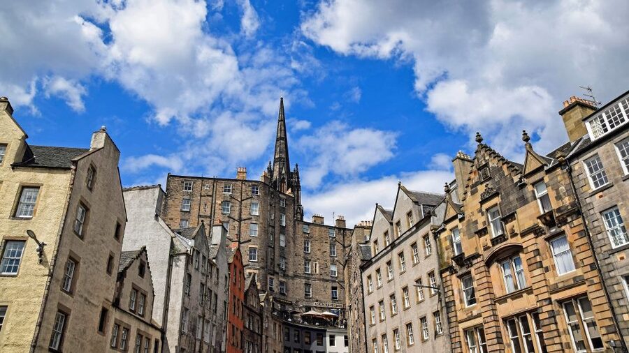 Edinburgh: The Royal City Tour from London - Free Time Windows: How to Use Your Walking Hours Wisely