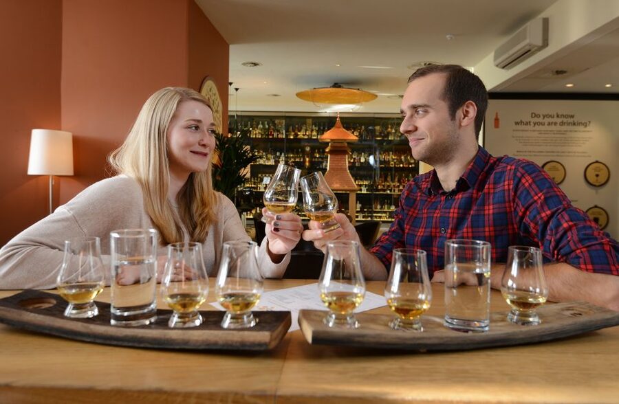 Edinburgh: The Scotch Whisky Experience Tour and Tasting - Stepping into a whisky vault packed with nearly 3,500 bottles