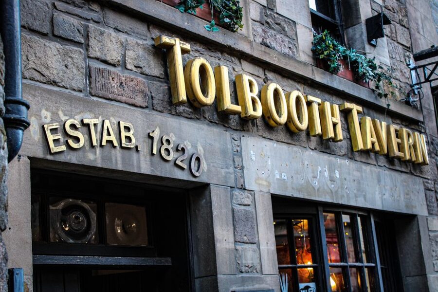 Edinburgh: Tolbooth Tavern Haggis Taster & Whisky Sampling - Tolbooth Tavern on the Royal Mile: the setting you can spot fast