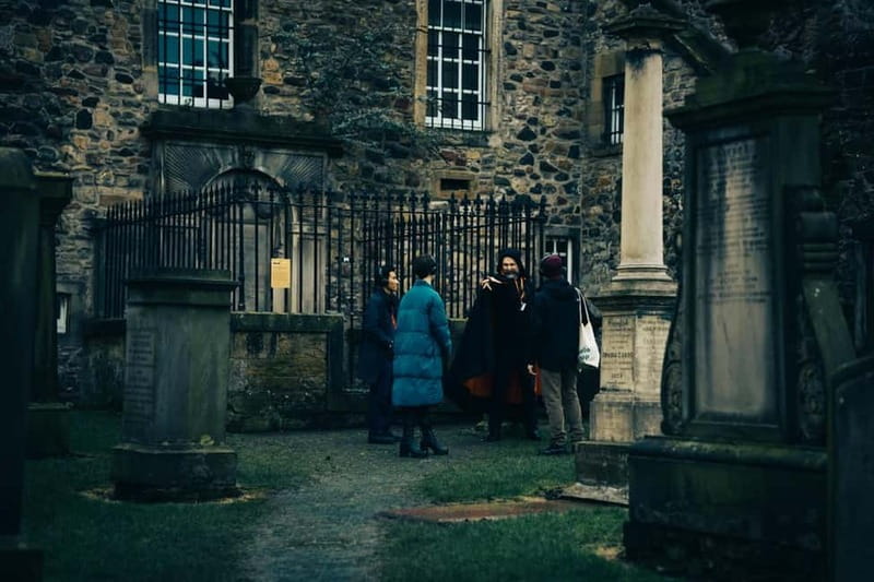 Edinburgh: Underground Vaults and Graveyard Evening Tour - Starting at Mercat Cross, where the night story begins