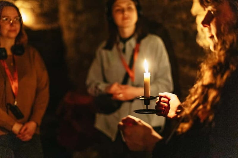 Edinburgh: Underground Vaults Evening Ghost Tour with Whisky - TourTalk audio devices, guide performance, and pacing
