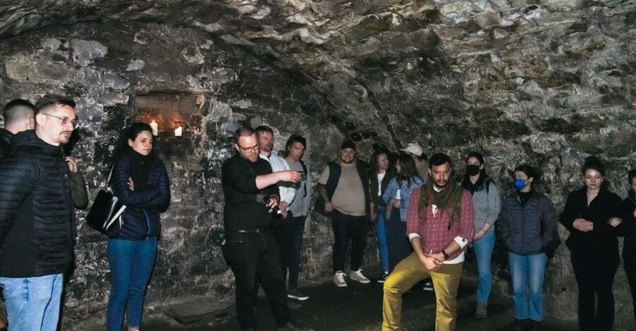 Edinburgh: Underground Vaults Tour - South Bridge Vaults: Edinburgh Beneath Your Feet