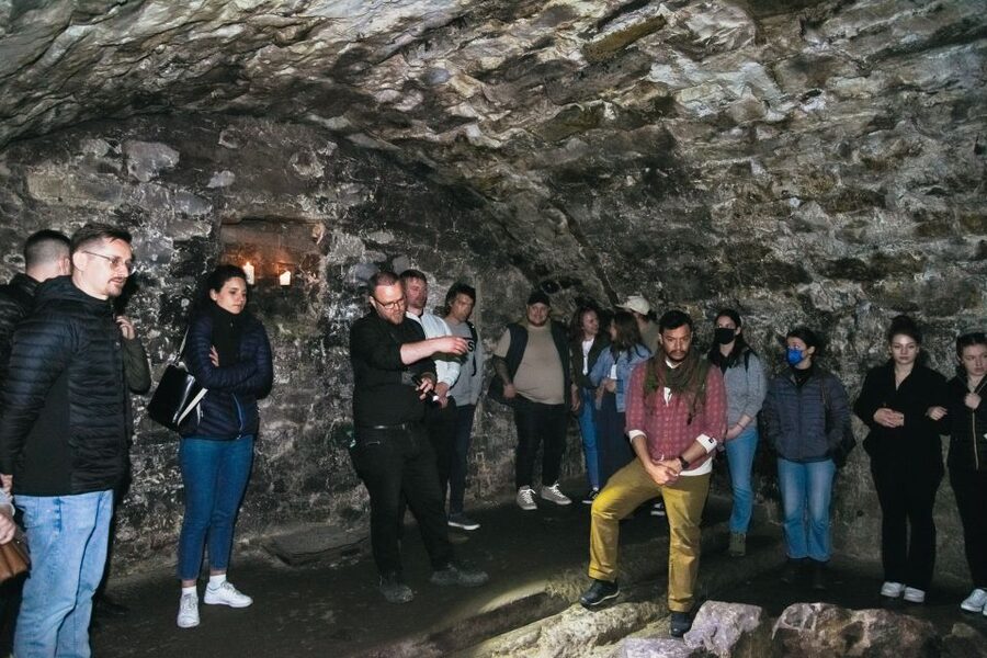 Edinburgh: Underground Vaults Tour - The Candle-Lit Route and Why the Atmosphere Works