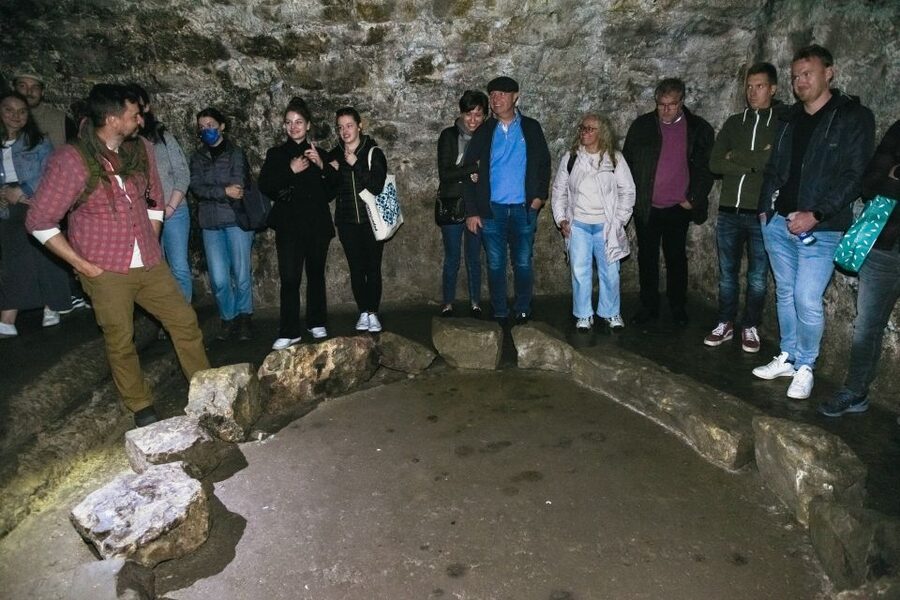 Edinburgh: Underground Vaults Tour - South Bridge Vault Stops: Rooms, Stories, and the Torture Add-On