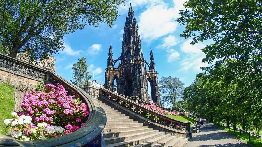 Edinburgh Walking Tour with a Local - A friendly way to get oriented in Edinburgh’s two halves