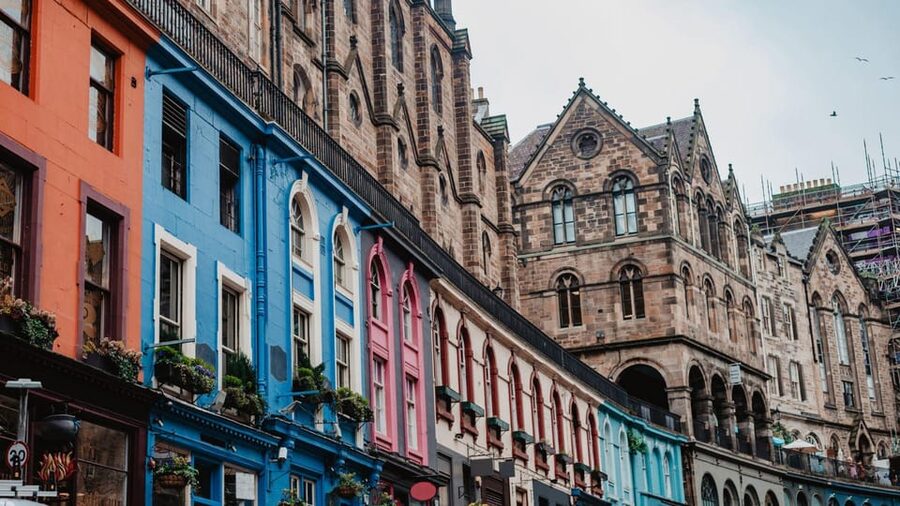 Edinburgh Walking Tour with a Local - Royal stories and city life, without making it feel like a lecture