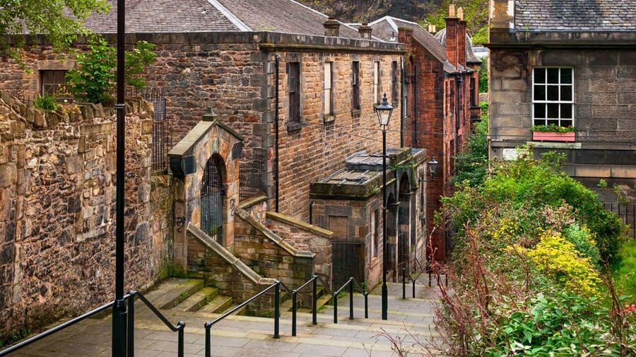 Edinburgh Walking Tour with a Local - Hilltop viewpoints, the built-in “pause and look” moments