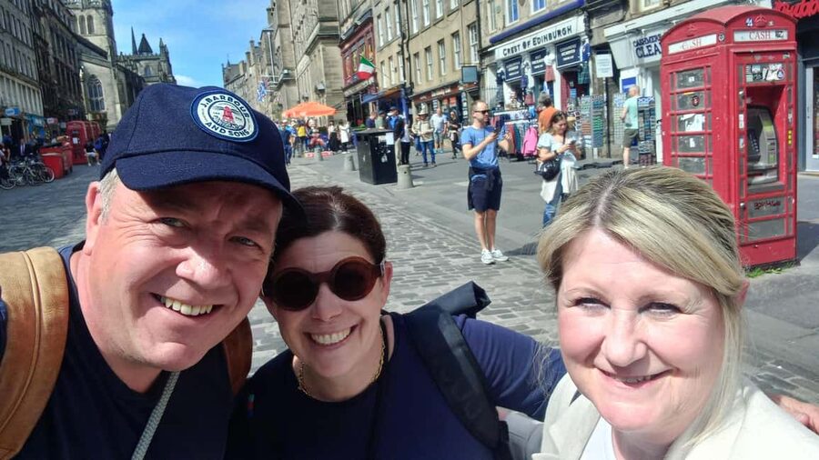 Edinburgh Welcome Tour: Private Tour with a Local - Booking snapshot: rating, timing, and flexibility