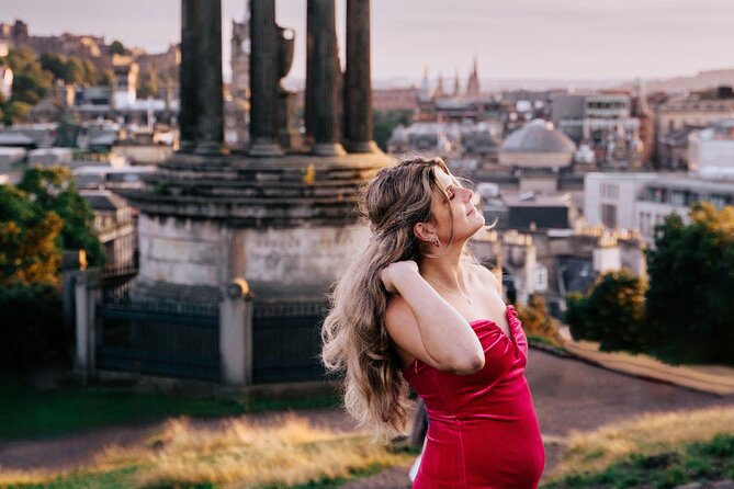 Elegant Professional Private Photoshoot Tour in Edinburgh - Circus Lane’s cobbled charm, flower baskets, and the old-Edinburgh look