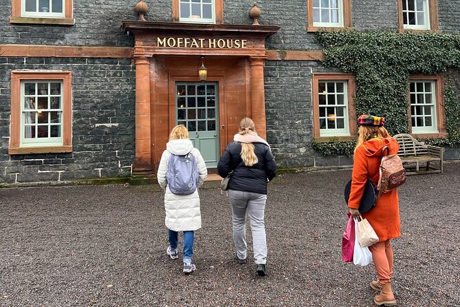 English Speaking Homestay Exploring Edinburgh and National Parks - Drumlanrig Castle day: history time with Scotland’s outdoors around it