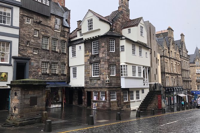 Essential Walking Tour of Edinburgh's Old Town - Grassmarket photo stop, then the Castle area without the ticket hassle