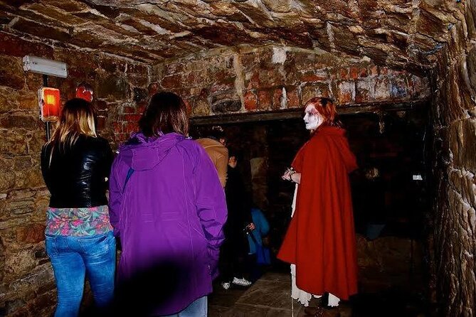 Extreme Paranormal Underground Ghost Tour in Edinburgh - The guide factor: Dr Knox, Lafayette, and how performance shapes your night