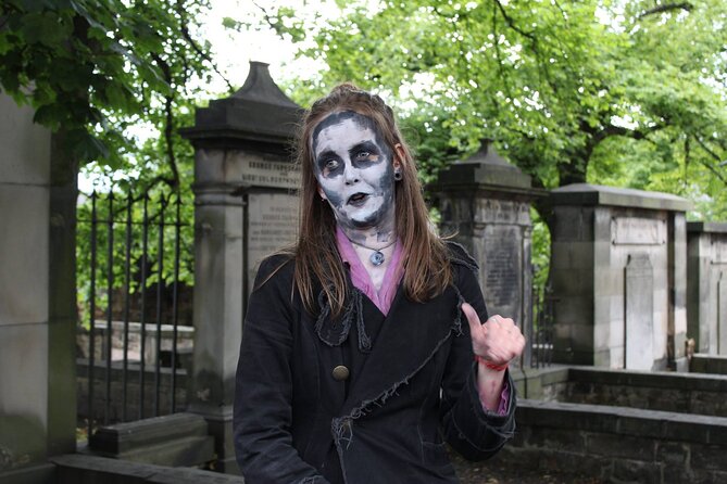 Extreme Paranormal Underground Ghost Tour in Edinburgh - Meeting at 124 High St: the first scare starts immediately