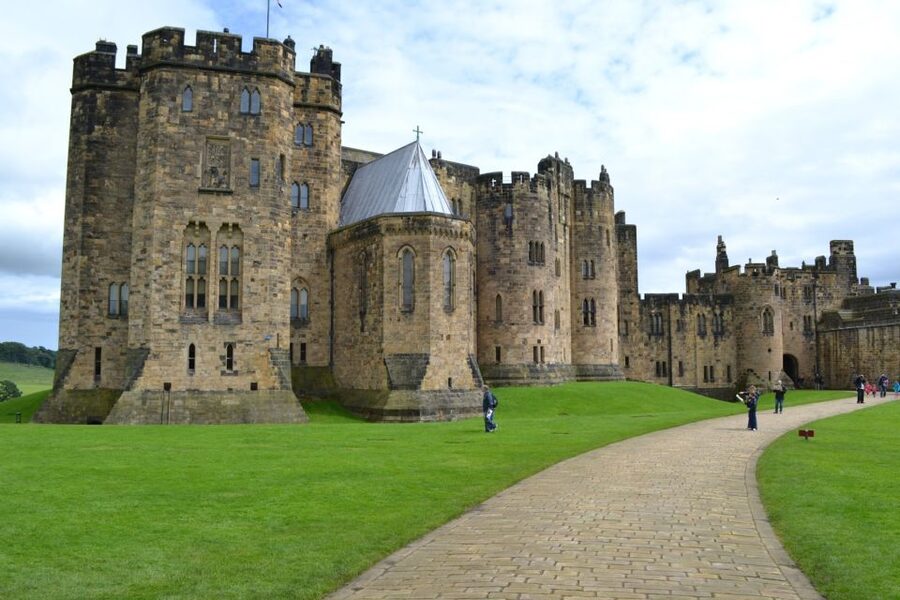 From Edinburg: Viking Coast & Alnwick Castle Day Tour - Getting from Edinburgh to Northumberland: where the day starts to click