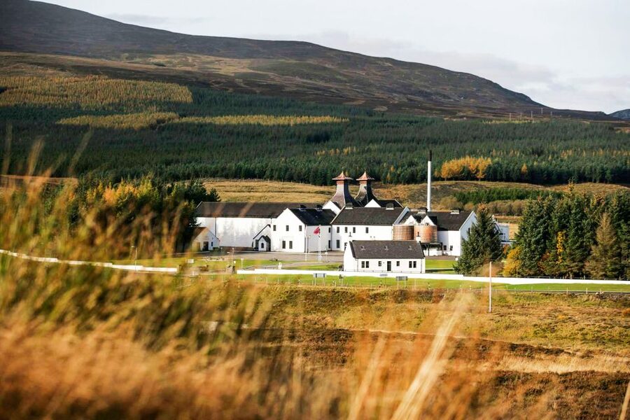 From Edinburgh: 3-Day Isle of Skye and The Highlands Tour - From Edinburgh to the Highlands, fast bus, big stories