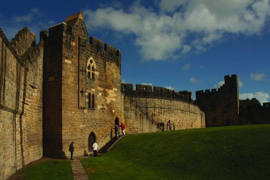 From Edinburgh: 5 Day Best of Northern England Tour - Yorkshire Dales National Park and Northern Dales cattle country into Keswick