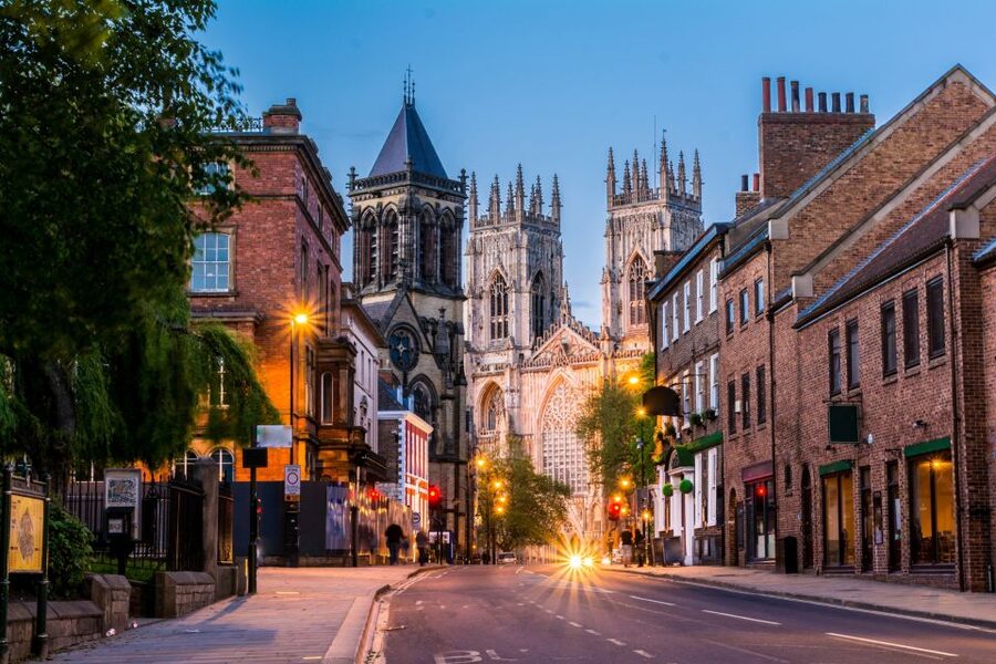 From Edinburgh: 5 Day Best of Northern England Tour - What to pack mentally: pace, walking, and the steep surprises