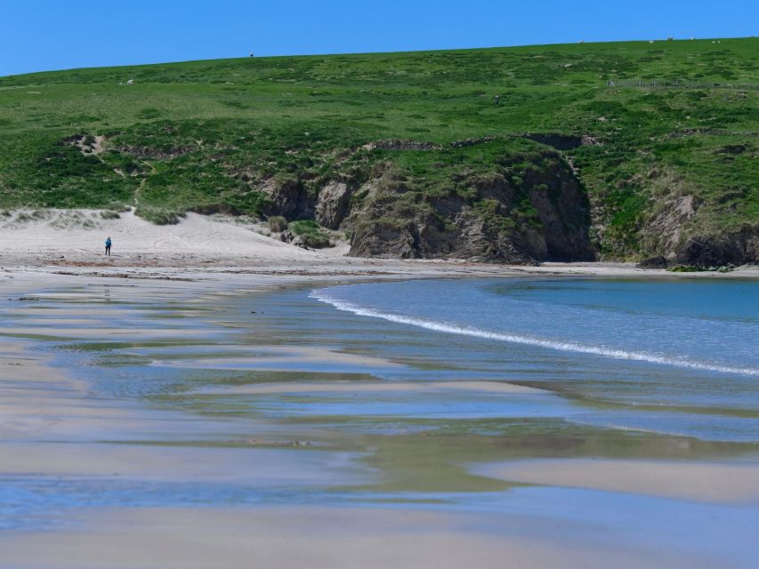 From Edinburgh: 6-Day Shetland & Nothernmost Explorer - Sumburgh Lighthouse and the easy way to read Shetland’s coast