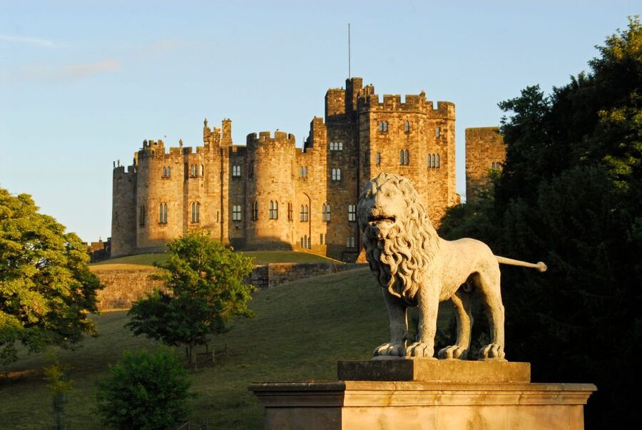 From Edinburgh: Day Trip to Bamburgh and Alnwick Castle - Alnwick Castle, aka Hogwarts in the real world