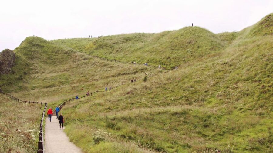 From Edinburgh: Glamis and Dunnottar Castles Tour in Spanish - Who This Tour Is For (and Who Might Find It Frustrating)
