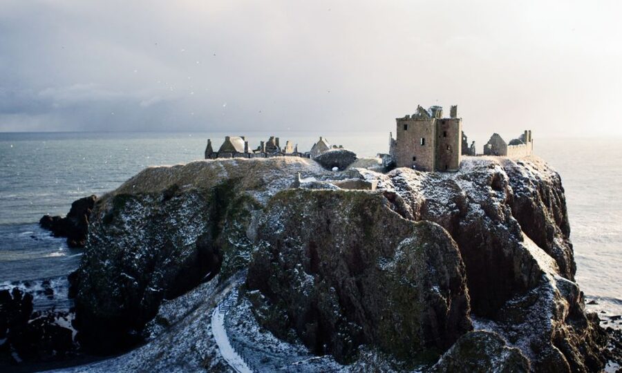 From Edinburgh: Glamis and Dunnottar Castles Tour in Spanish - The Route: North Queensferry, Stonehaven Lunch Time, and the Coast Drive