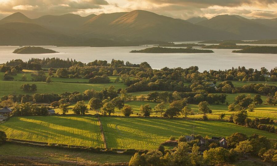 From Edinburgh: Glasgow & Scottish lakes Spanish Tour - Glasgow panoramic tour: a moving overview that still hits key sights