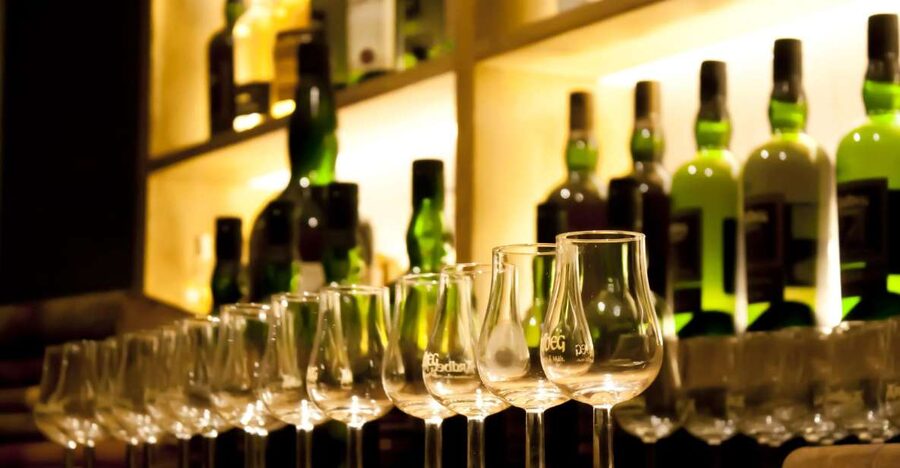 From Edinburgh: Islay and The Whisky Coast 4-Day Tour - The southern Islay trio: Ardbeg, Laphroaig, and Lagavulin on Day 3