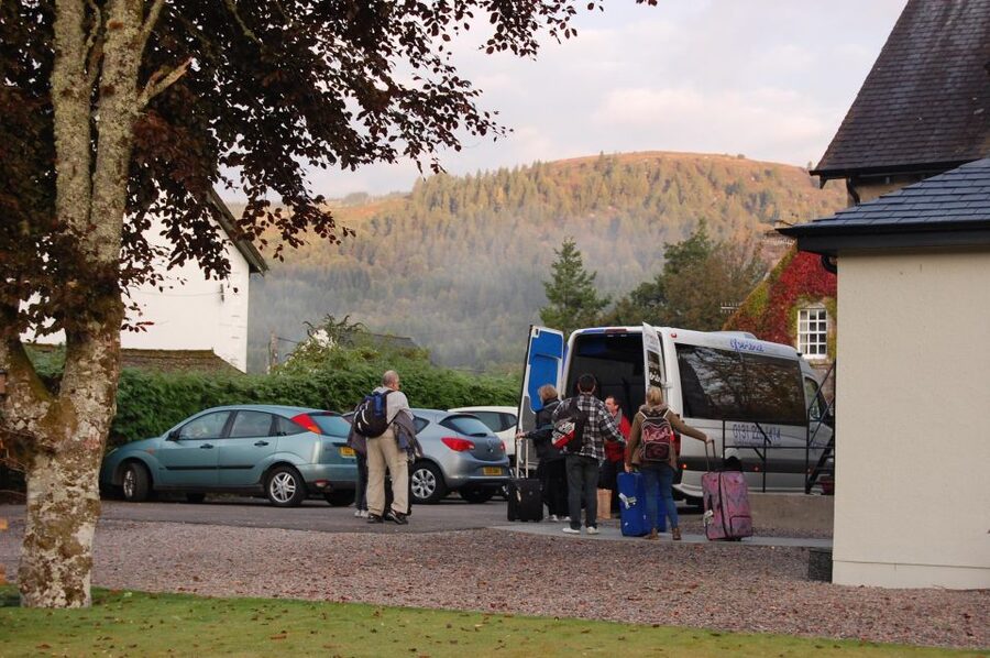 From Edinburgh: Isle of Skye and Hogwarts Express 4-Day Trip - Pitlochry and the Fish Ladder Finish: Classic Highland Town Energy