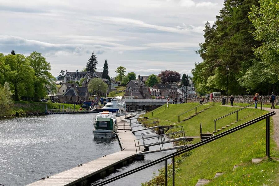 From Edinburgh: Loch Ness and Highlands Tour in Spanish - What it feels like on the day: breaks, photos, and the 12-hour reality