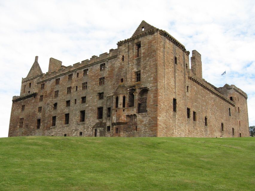 From Edinburgh: Outlander Adventure Day Tour with Entry - Linlithgow Palace for lunch and Mary Queen of Scots photos