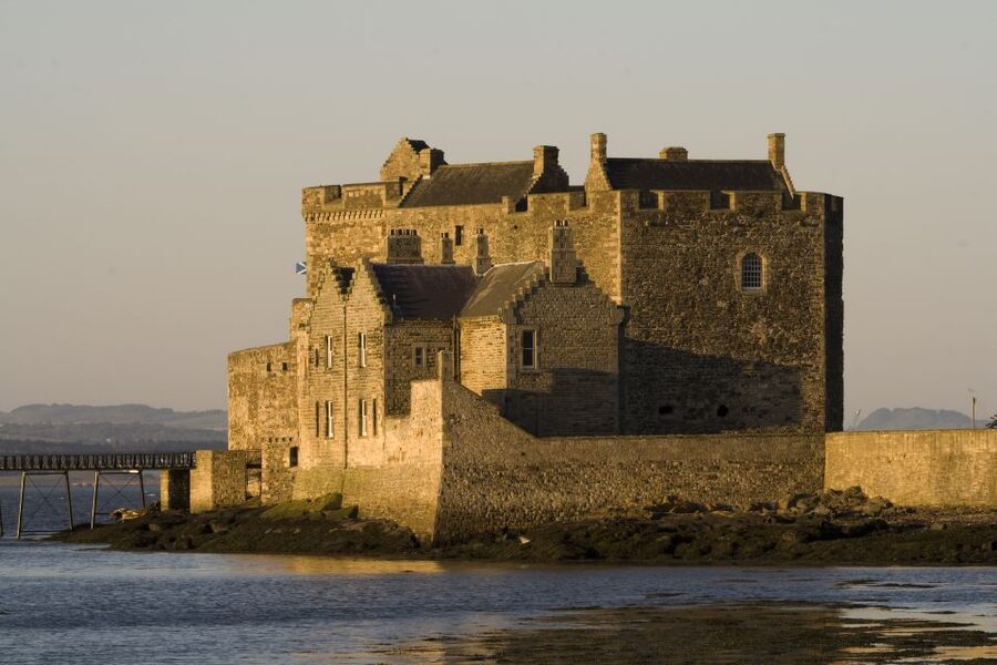 From Edinburgh: Outlander Full-Day Tour in Spanish - Where you meet, and how the 9.5 hours work in real life