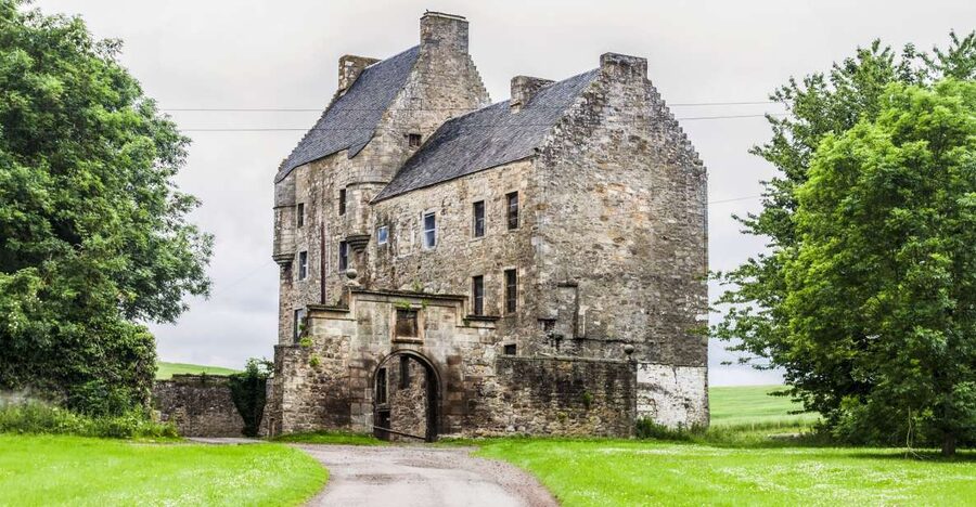 From Edinburgh: The Outlander Experience Guided Tour - Falkland: Where Inverness Feels Like It Is Right There