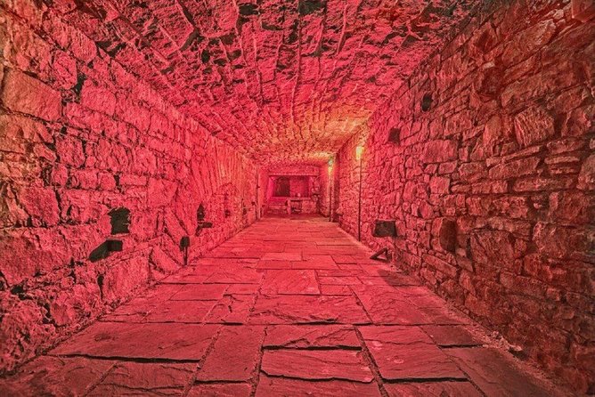 Ghost Tour in Spanish - Price and value: $24.79 for a short, guided night event