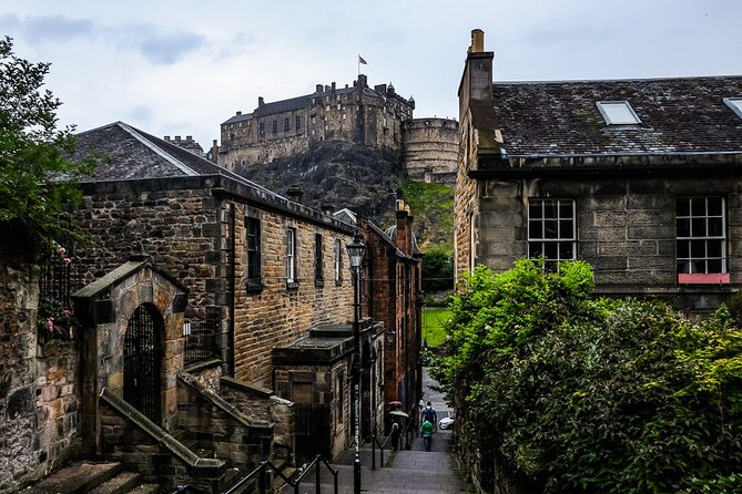 Guided 60-Minute Photography and sightseeing Tour in Edinburgh - A one-hour Edinburgh photo walk that fits real schedules