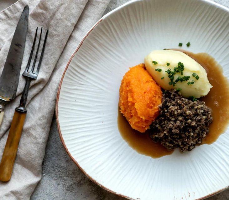 Haggis paired with whisky & gins in 56 North distillery! - The South Loch Gin angle, why it changes the whole experience