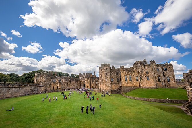 Harry Potter's Alnwick Castle and Scottish Borders Day Trip - Timing and Comfort Tips for a 9.5-Hour Day