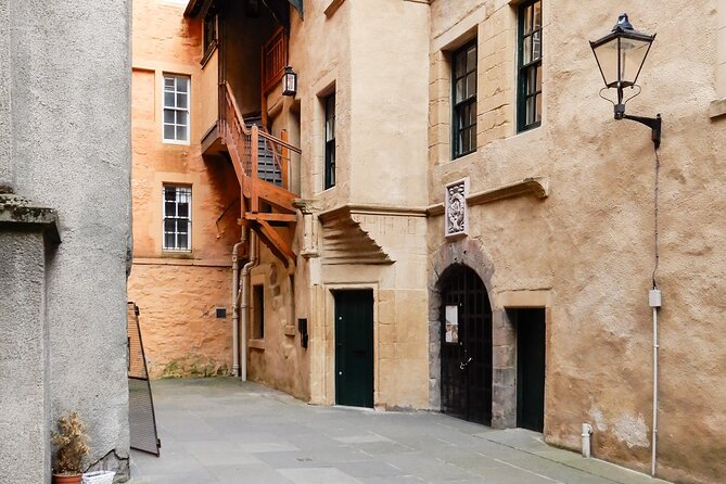 Highlights from Edinburgh’s Old Town: A Self-Guided Audio Tour - St Giles Cathedral and John Knox House Museum: listen while you pass