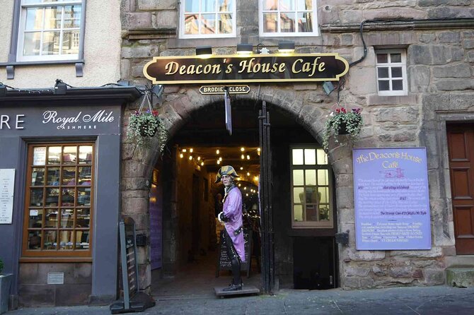 Highlights from the Royal Mile: A Self-Guided Audio Tour - Canongate Kirk and the finish in front of Holyroodhouse