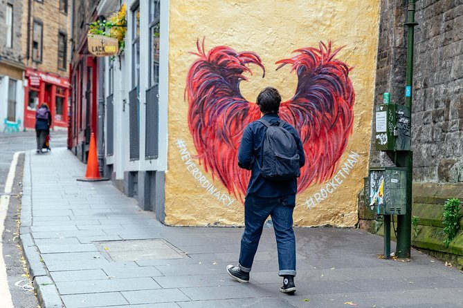Highlights & Hidden Gems With Locals: Best of Edinburgh Private Tour - The included local drink or tasting (and what to expect)
