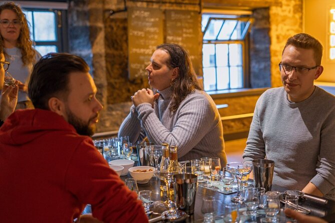Holyrood Distillery Gin Tasting Experience - Entering Holyrood Distillery at 6:00 pm, lounge welcome and first sip