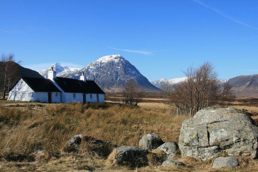 Inverness and The Highlands 2-Day Tour from Edinburgh - From Edinburgh to Stirling: setting the tone fast