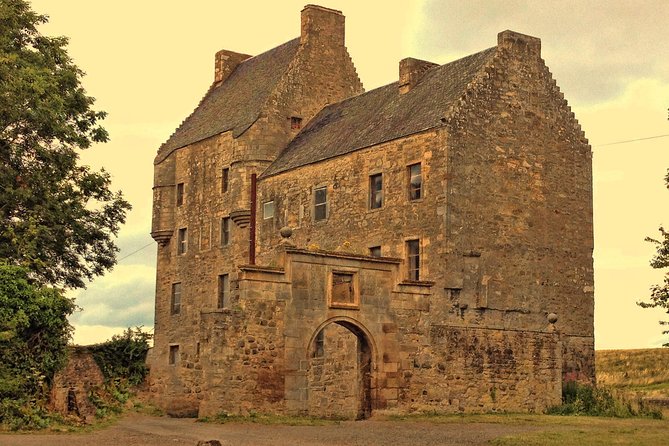 Jamie Fraser Outlander tour to Lallybroch tours Edinburgh - How the Jamie Fraser audio guide and live commentary work together