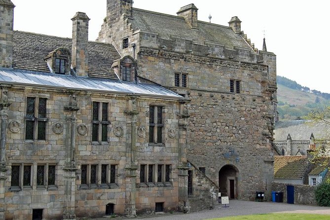 Kingdom of Fife & St Andrews Full-Day Guided Private Tour in a Premium Minivan - St Andrews golf at the Royal and Ancient Club, including the Swilken Bridge