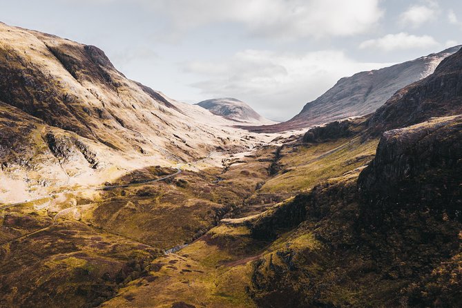 Loch Ness, Glen Coe & The Highlands Day Tour from Edinburgh - Callander quick break: coffee, legs, and local rhythm