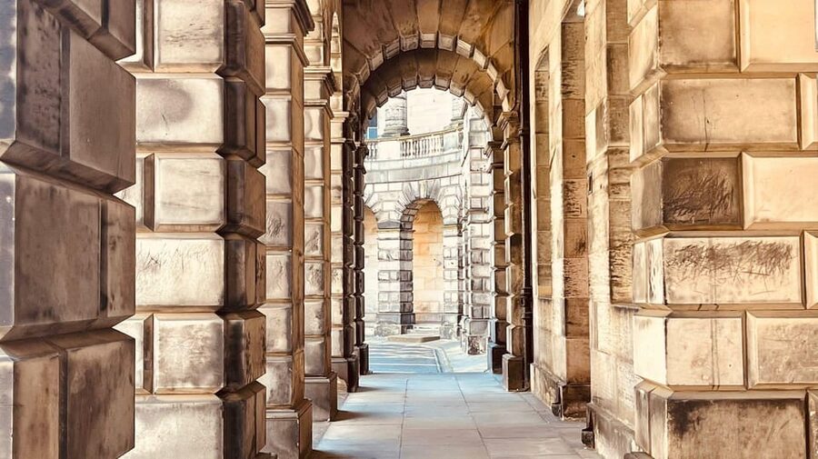 Magical Edinburgh Walking Tour - Johnston Terrace: Where the Pace Makes Space for Questions