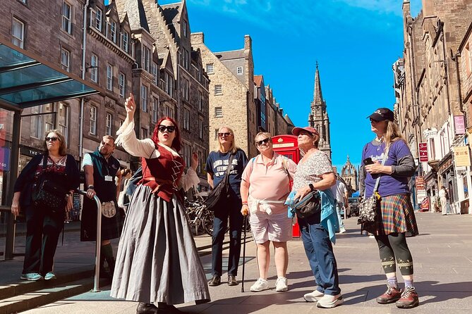 Magical Walking Tour in Edinburgh - Entering Edinburgh Old Town in a magic-story rhythm